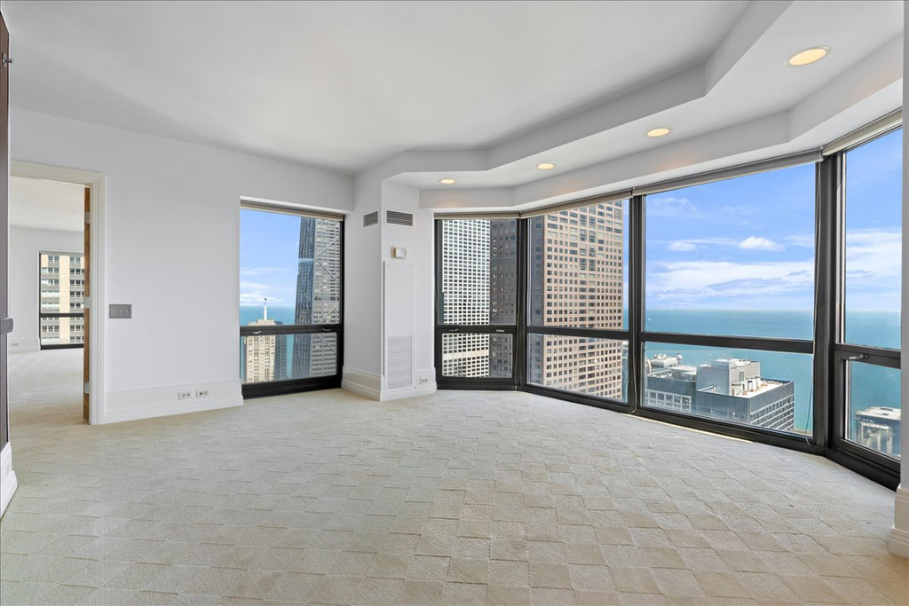 100 E Huron Street - Photo 11