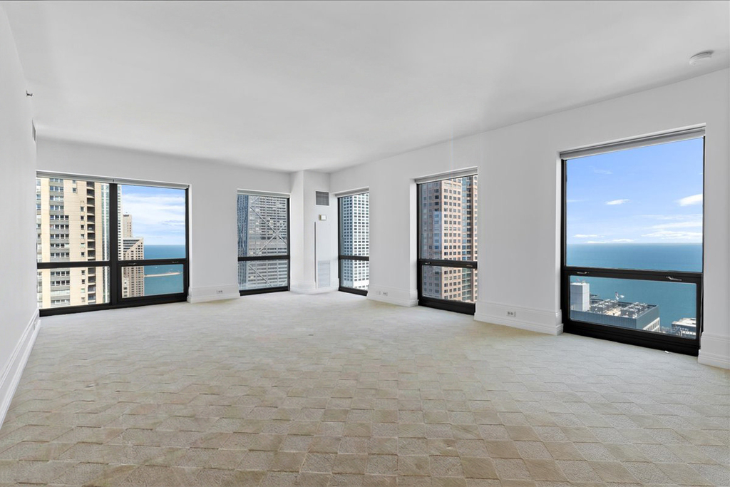 100 E Huron Street - Photo 14