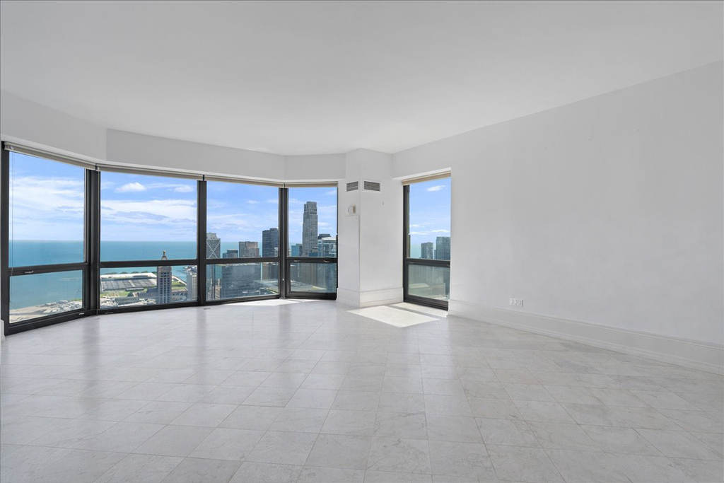100 E Huron Street - Photo 4