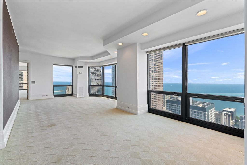 100 E Huron Street - Photo 10