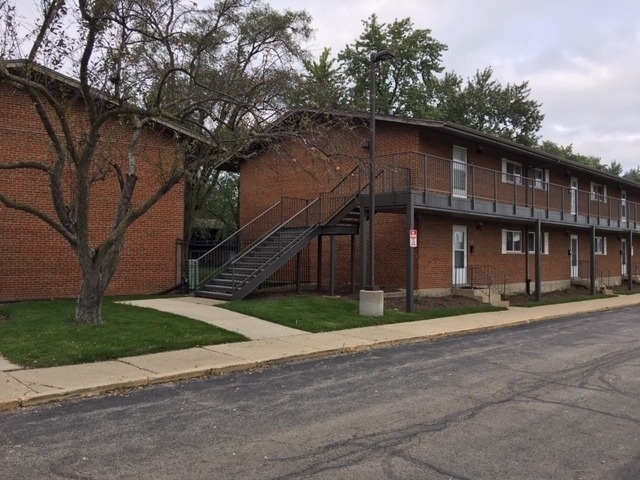 1900 W Knightsbridge Drive - Photo 0