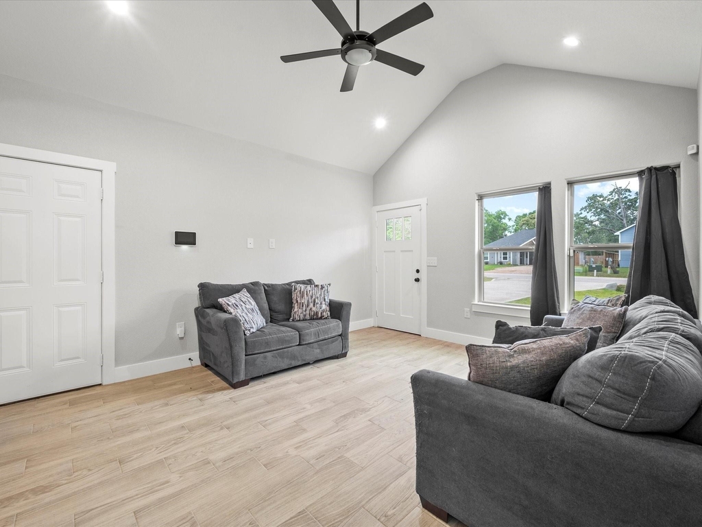 16322 Crockett Martin Estates Drive - Photo 4