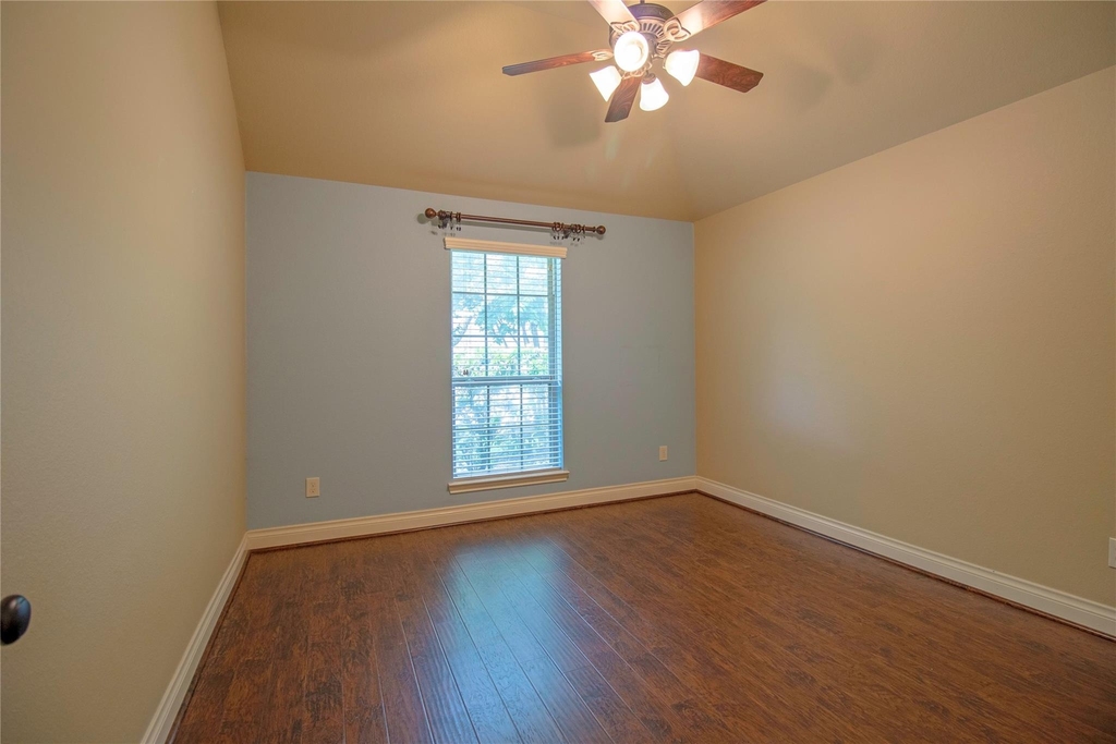 2019 Sunset Springs Drive - Photo 9