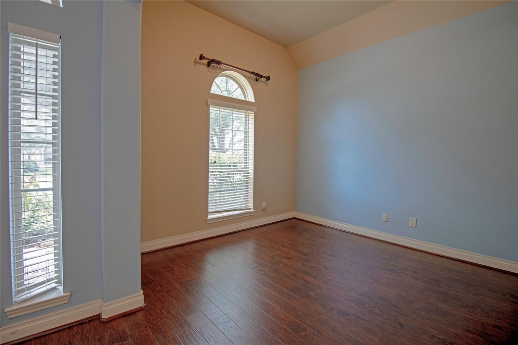 2019 Sunset Springs Drive - Photo 6