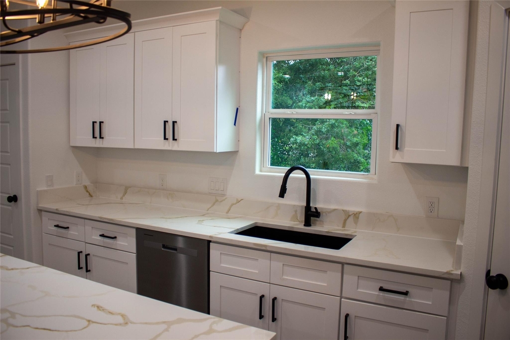 106 Runnels Street - Photo 2