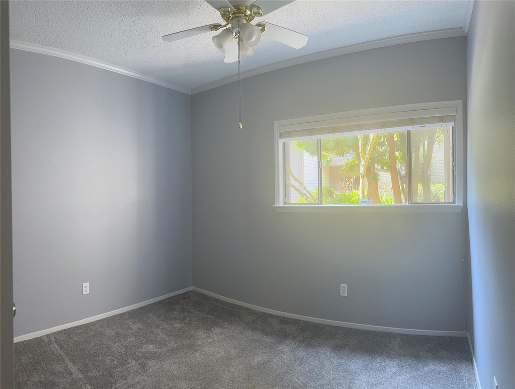 7037 N Holiday Drive - Photo 9