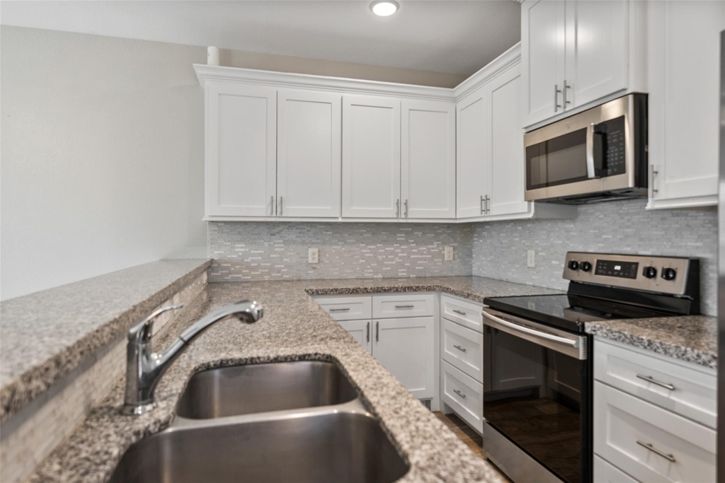 16928 Kempwood - Photo 18