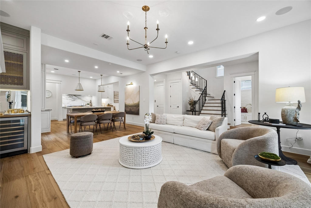 2031 Sheridan Street - Photo 2