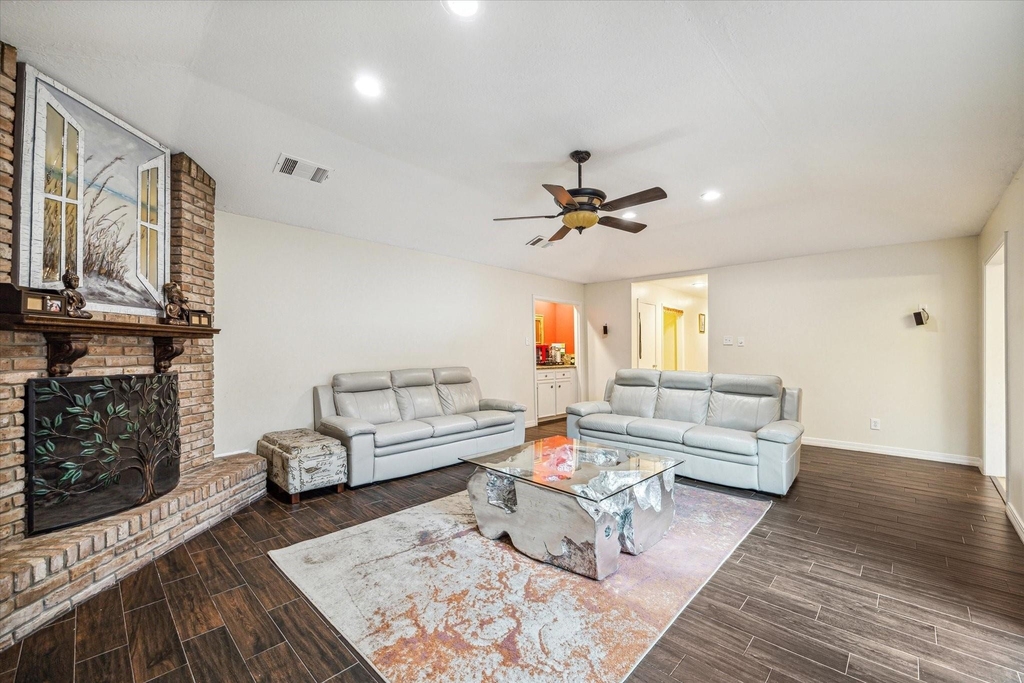 910 Coachlight Drive - Photo 5