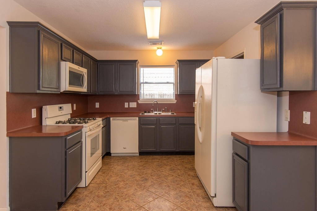 2207 Ames Street - Photo 6
