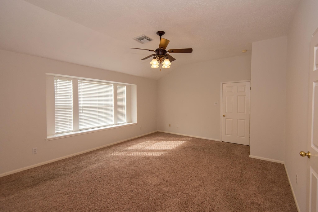 2207 Ames Street - Photo 12