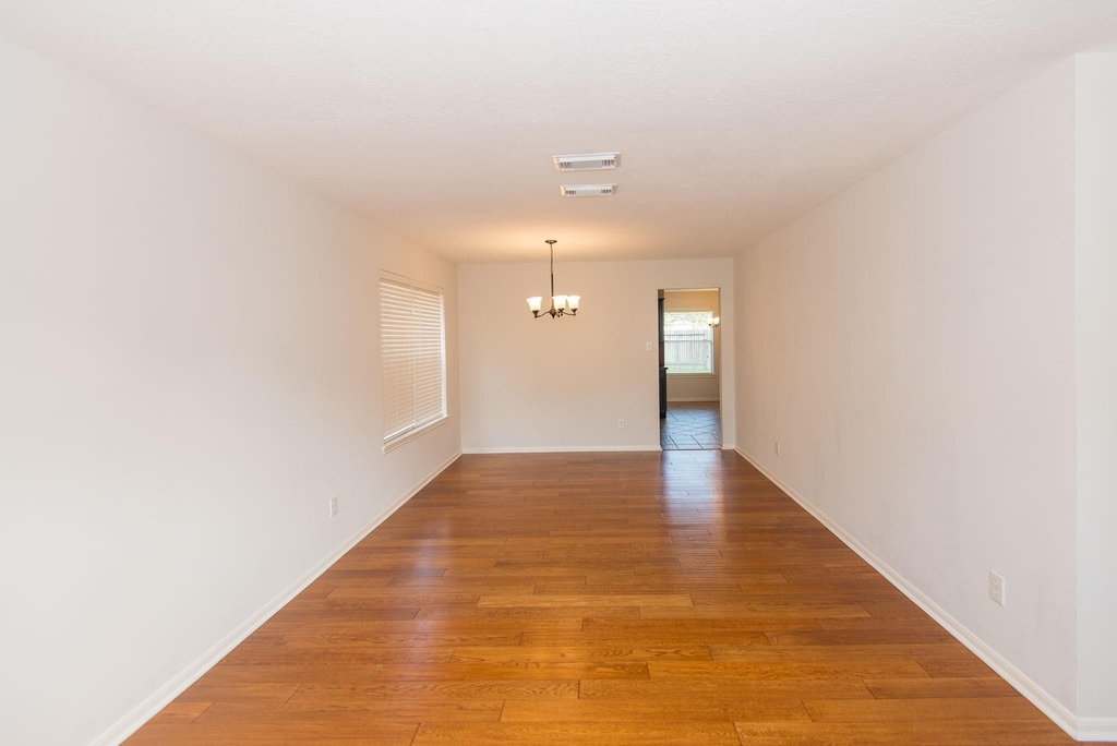 2207 Ames Street - Photo 3