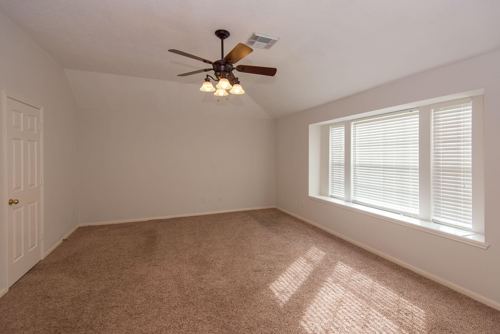 2207 Ames Street - Photo 11