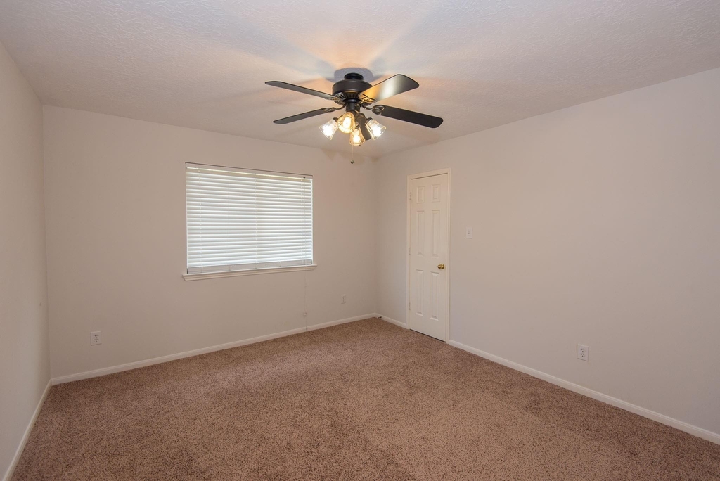 2207 Ames Street - Photo 20
