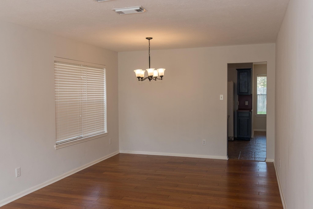 2207 Ames Street - Photo 4