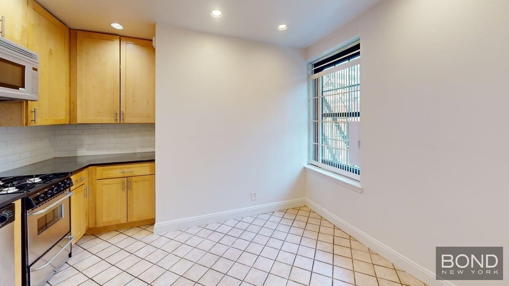 30 Charlton Street - Photo 7