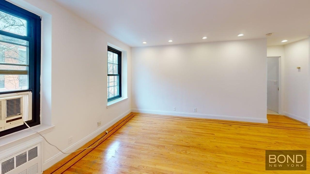 30 Charlton Street - Photo 11