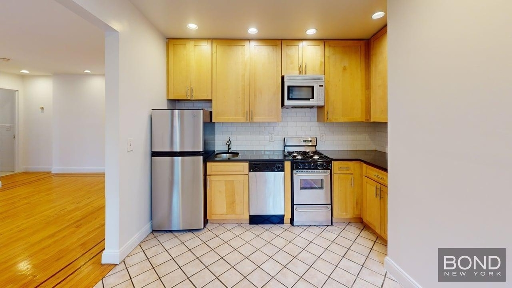 30 Charlton Street - Photo 8