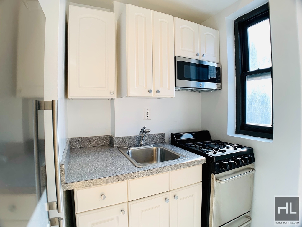East 56 Street - Photo 3