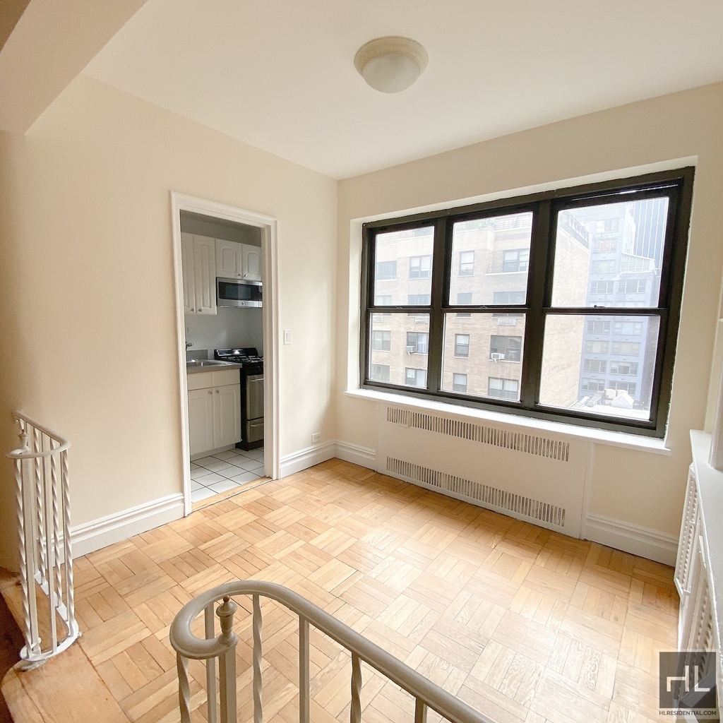 East 56 Street - Photo 1