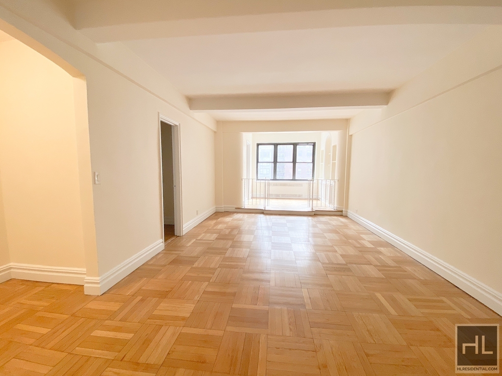 East 56 Street - Photo 0