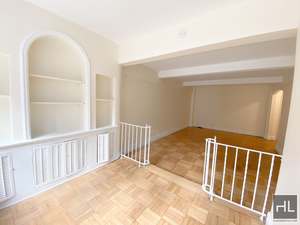 East 56 Street - Photo 2