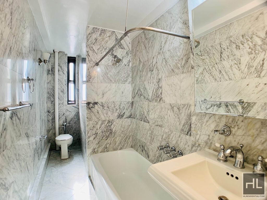 East 56 Street - Photo 4