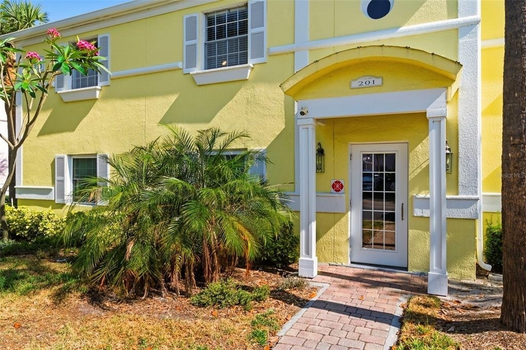 201 Pompano Drive Se - Photo 2