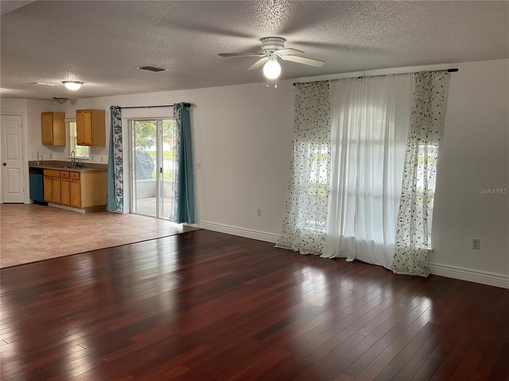 10318 Laxton Street - Photo 3