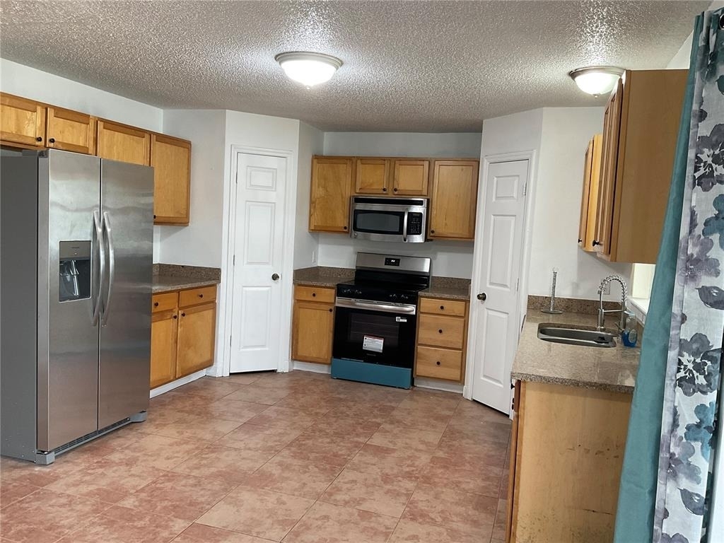 10318 Laxton Street - Photo 2