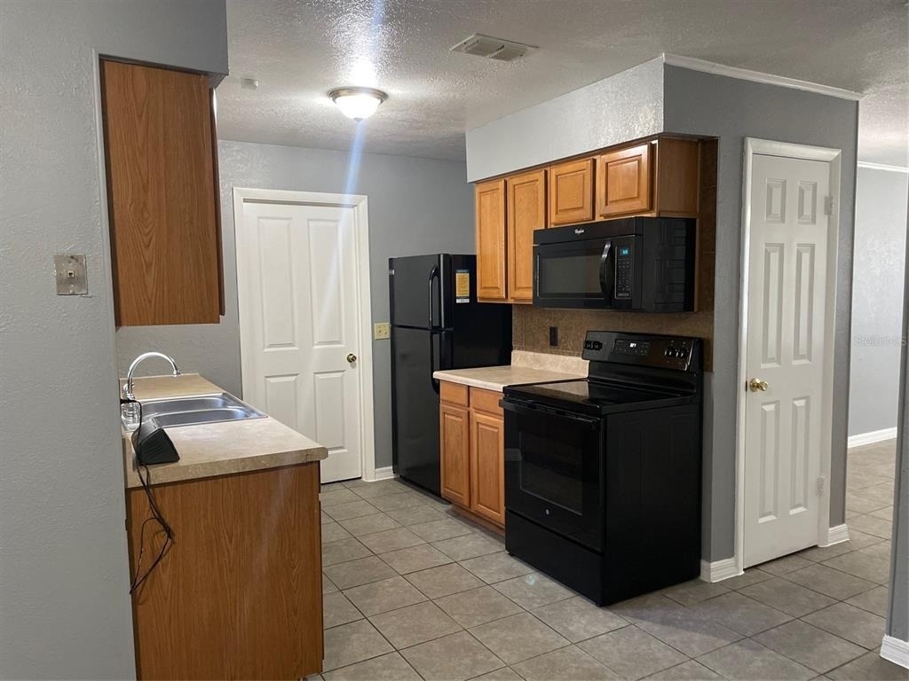 1935 W 14th Street - Photo 5