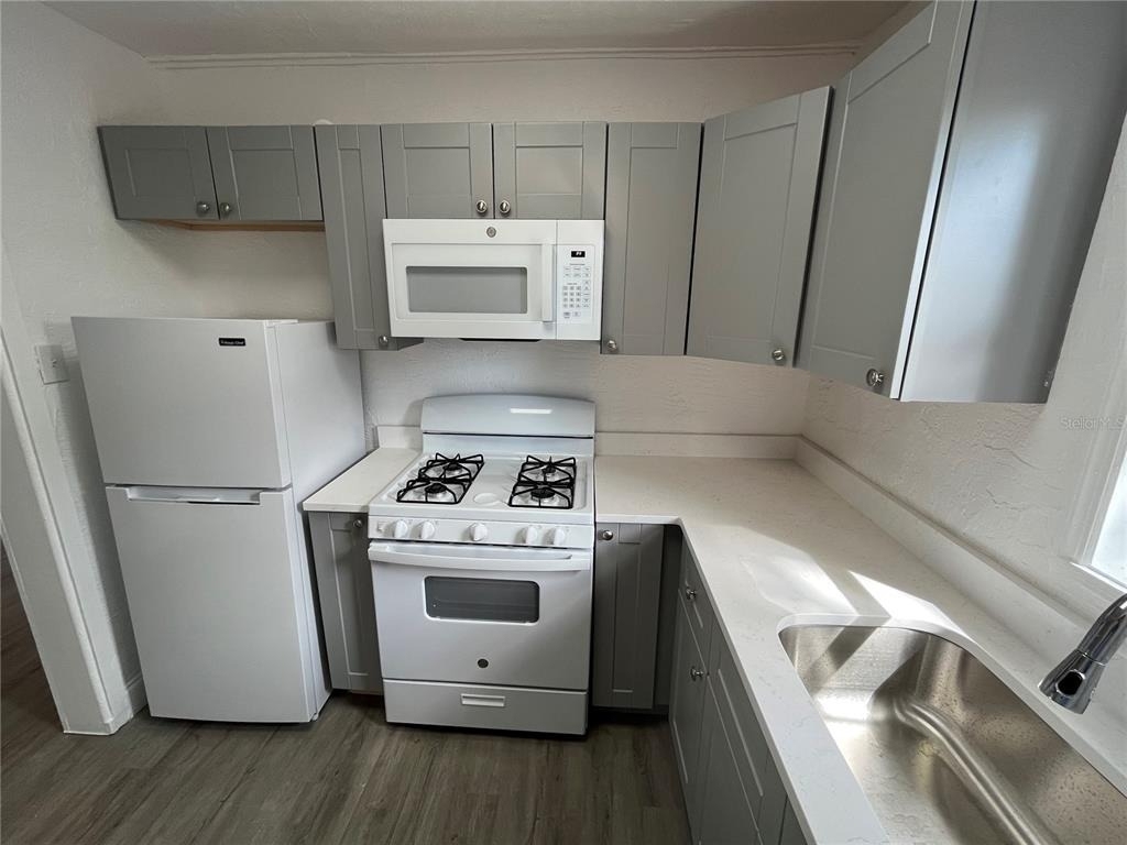 615 Dora Street - Photo 3
