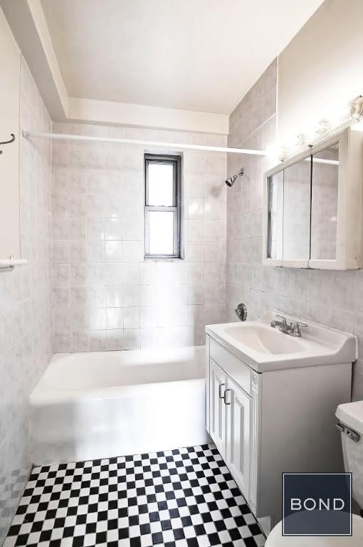 301 East 38th Street - Photo 3