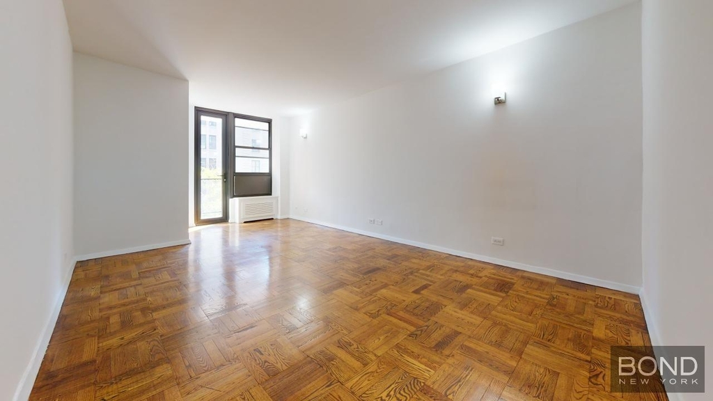 165 East 35th Street Apartment 5H - Photo 1