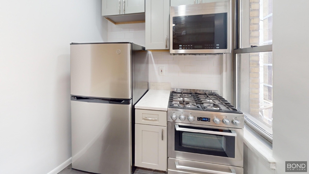 301 East 38th Street - Photo 1