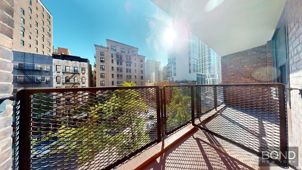 165 East 35th Street Apartment 5H - Photo 0