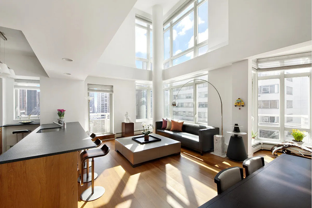 East 59th Street - Photo 0