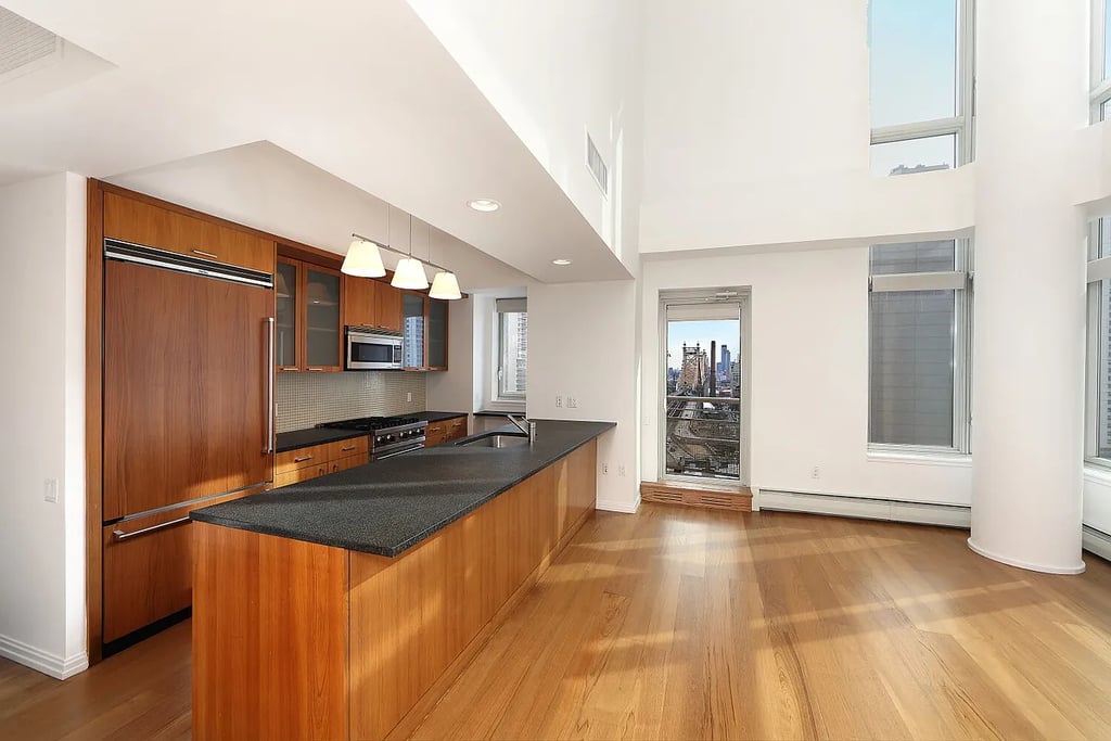 East 59th Street - Photo 1
