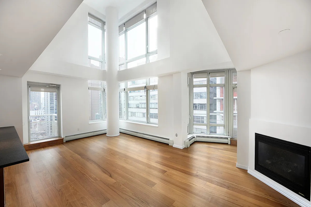East 59th Street - Photo 2
