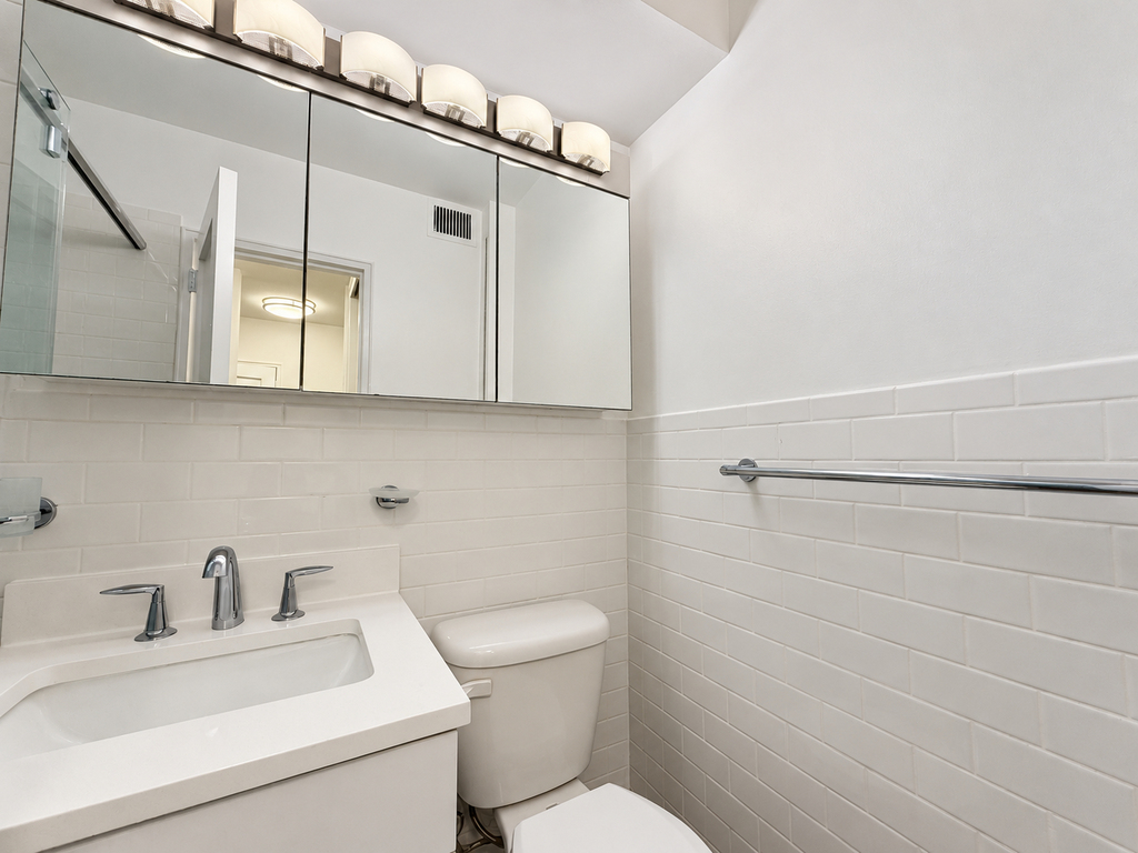 East 35th Street - Photo 7