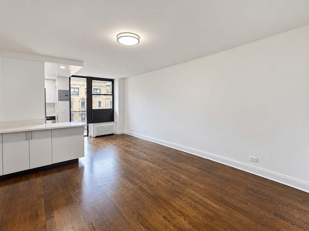 East 35th Street - Photo 3