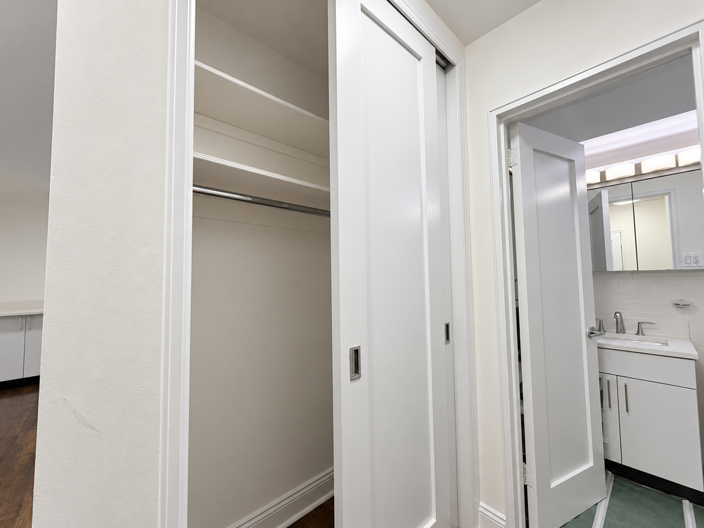 East 35th Street - Photo 5