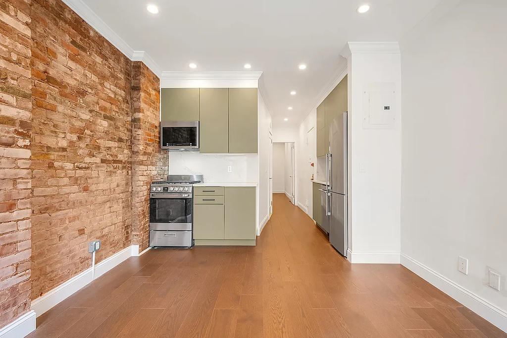 Sullivan St - Photo 1