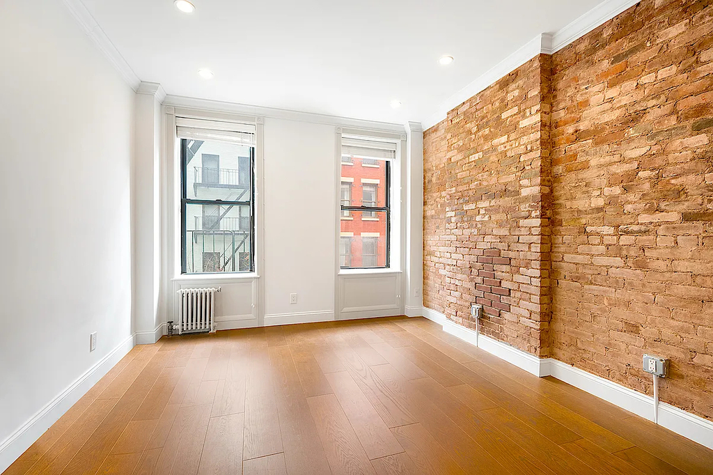Sullivan St - Photo 0