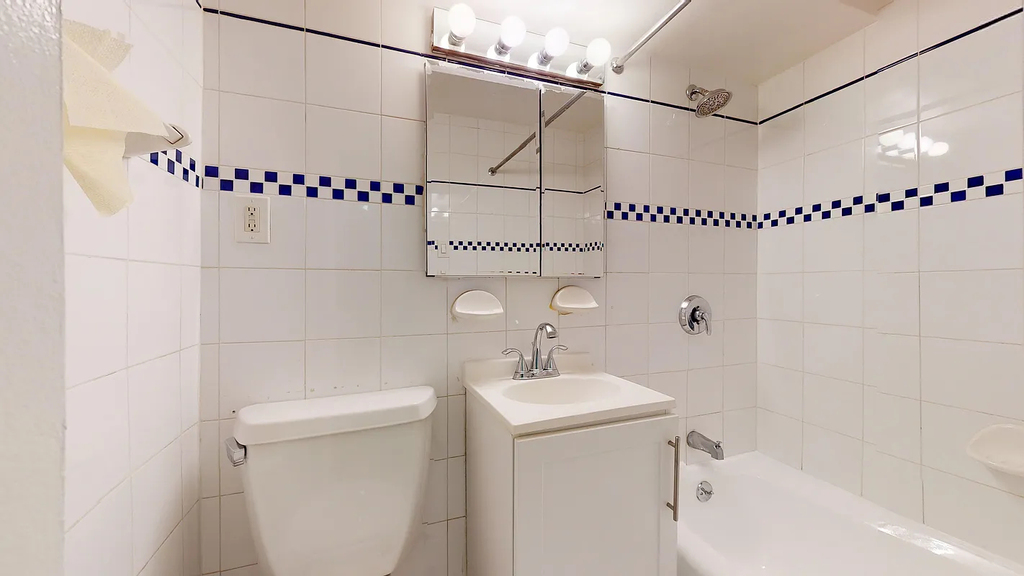 East 63rd Street - Photo 3