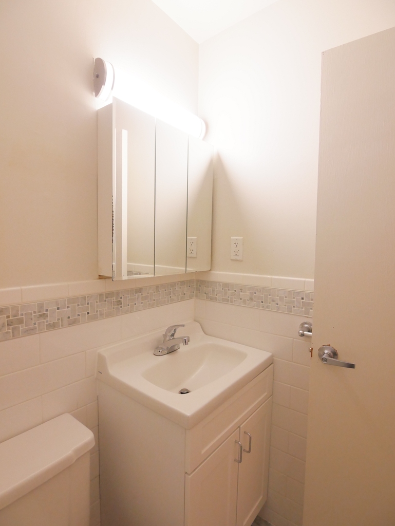 423 East 90th Street - Photo 5