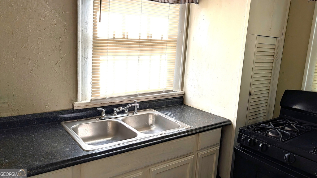 672 Bowden Street - Photo 7