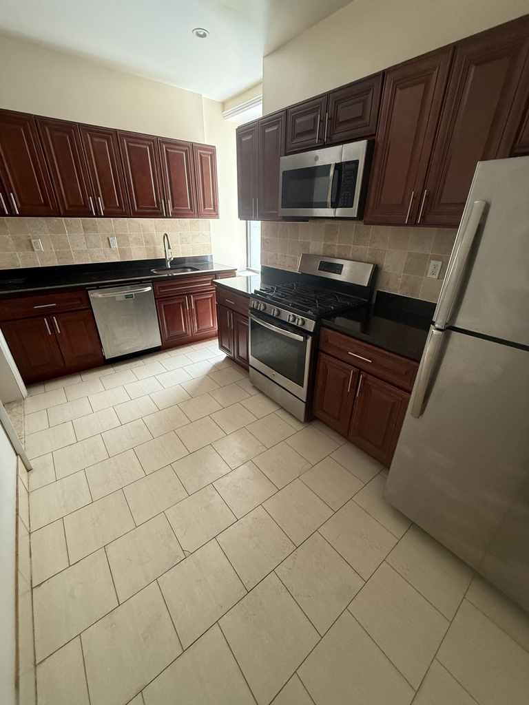 Fort Washington Avenue and W170th - Photo 10