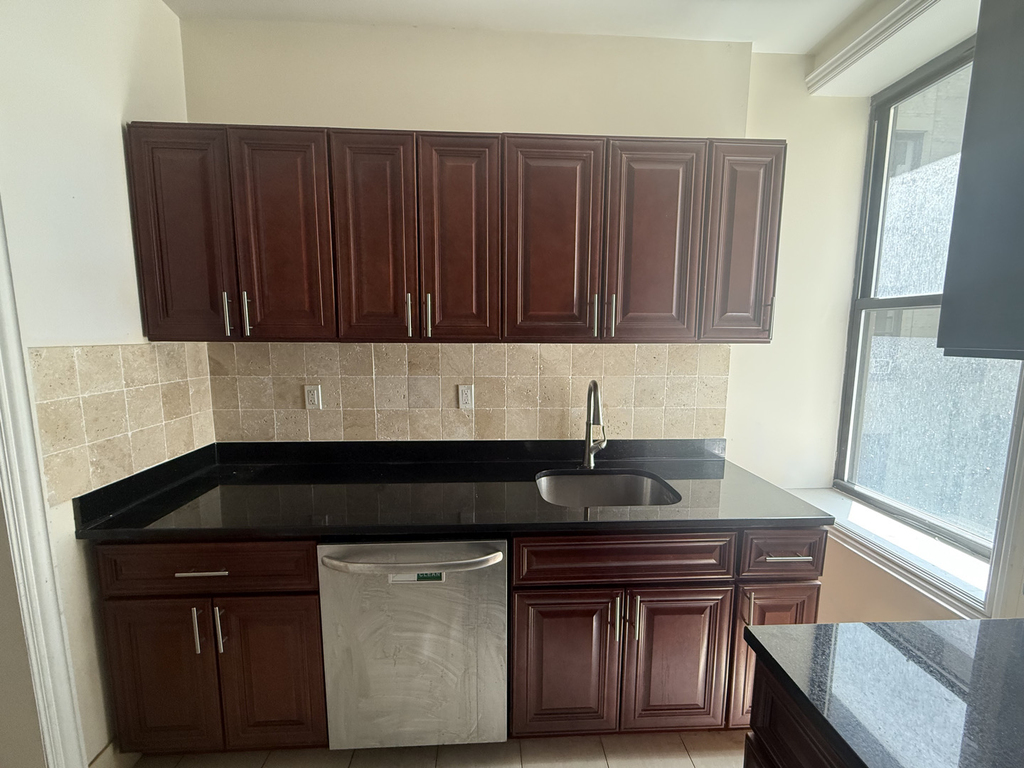 Fort Washington Avenue and W170th - Photo 12