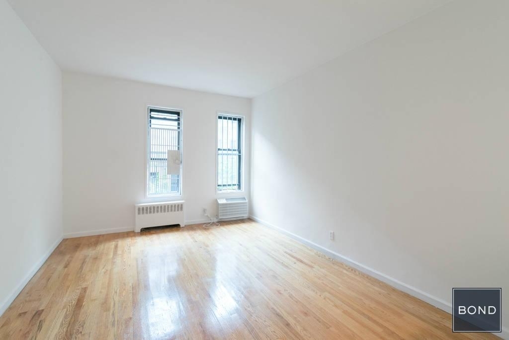318 East 89th Street Apartment 3E - Photo 0